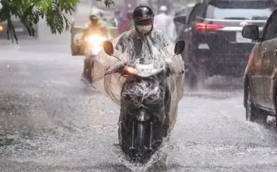 Mưa lớn cục bộ ở Bắc Bộ, nắng nóng miền Trung kéo dài