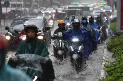 Mưa lớn diện rộng ở Bắc Bộ và Nam Bộ từ 16-18/6, đề phòng ngập úng