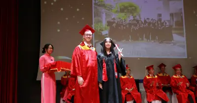 Mai Kha tốt nghiệp Asian School, chinh phục đại học Pháp và thực tập tại Bloomberg London