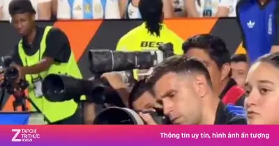 Martinez làm nhiếp ảnh gia, chiếm sóng dù không thi đấu