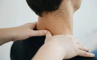 Massage cổ suýt gây tàn tật: Cảnh báo từ ca chấn thương tủy sống
