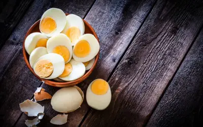 Ăn 4 quả trứng mỗi ngày suốt 5 tháng, người phụ nữ bất ngờ khi chỉ số mỡ máu tăng vọt