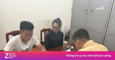 Nam thanh niên 17 tuổi bị tịch thu xe vì dùng chân lái mô tô
