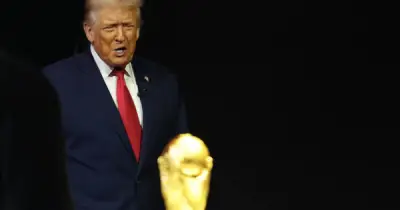 Ông Trump và Chủ tịch FIFA cùng trao cúp World Cup 2026