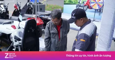Người dân Vĩnh Long mua xe máy điện VinFast sau 10 phút lái thử