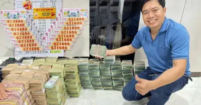 Người đàn ông miền Tây trúng 32 tỉ đồng xổ số, yêu cầu nhận tiền mặt để xem 'nhiều cỡ nào'