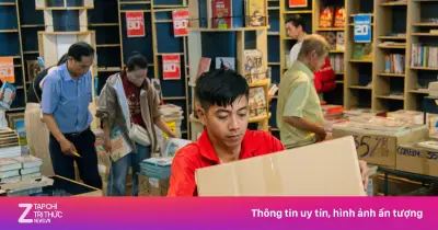 Ngày cuối của nhà sách Cá Chép: Khách xếp hàng dài, nhân viên bịn rịn