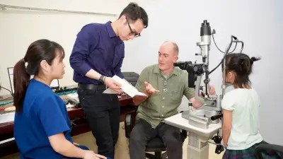 Ngày hội Bé vui khám mắt: Hàng trăm trẻ được khám thị lực miễn phí