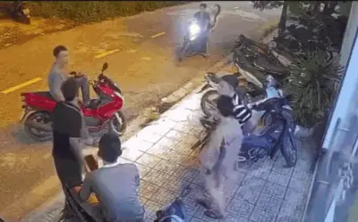 Ninh Bình: Bắt 2 đối tượng hành hung cô gái, đánh gãy xương mũi tài xế trước quán karaoke