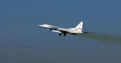 Oanh tạc cơ Tu-160 Nga bay 16 giờ gần không phận NATO