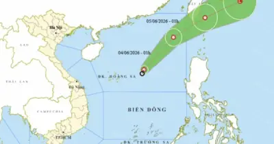 Áp thấp nhiệt đới trên Biển Đông di chuyển nhanh, gây mưa lớn và gió giật