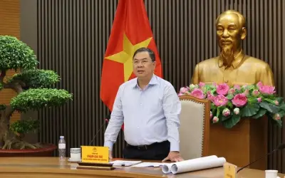 Phó Thủ tướng họp về đường sắt quốc gia và giáo dục đại học Hà Nội