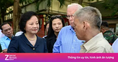 Phó thủ tướng Phạm Thị Thanh Trà dâng hương tưởng niệm liệt sĩ tại công viên Lê Thị Riêng