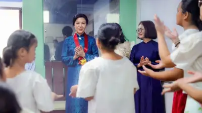 Phu nhân Ngô Phương Ly thăm trung tâm từ thiện và triển lãm tại Philippines