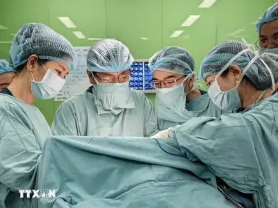 Phẫu thuật thành công khối u nang 11kg cho bé gái 2 ngày tuổi