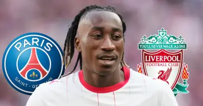 PSG chi đậm mua tiền đạo Liverpool, khiến Quỷ đỏ cay đắng