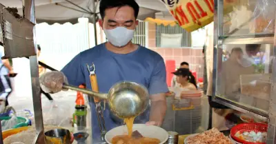 Quán bánh canh trong hẻm TPHCM đông kín khách sau khi được Michelin vinh danh