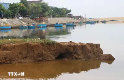 Quảng Ngãi: Sạt lở nghiêm trọng bờ sông Trà Khúc đoạn qua xã Tịnh Khê
