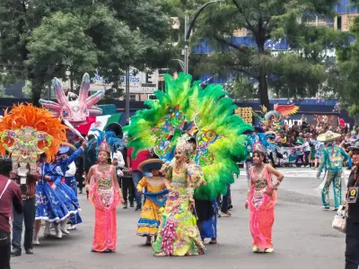 Rộn ràng lễ hội đường phố ở Mexico City chào sự kiện thể thao lớn nhất hành tinh