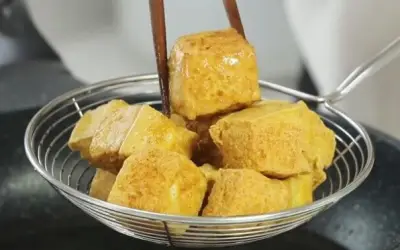 Rán đậu muối vàng giòn không nát chỉ với 4 mẹo nhỏ