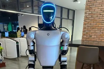 Robot biểu diễn võ thuật tại đại hội, VNG hé lộ chiến lược dồn lực cho AI