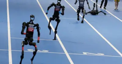 Robot hình người Trung Quốc: Nhào lộn, múa côn, chạy marathon vì lý do này