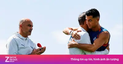 Ronaldo nghẹn ngào ôm đồng đội cũ Carvalho rời World Cup vì cha mất