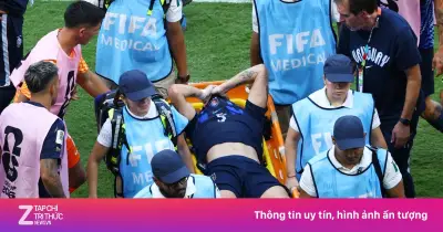 Sao MU Manuel Ugarte bật khóc khi rời sân bằng cáng ở World Cup 2026