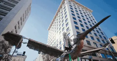 Sơn Tùng M-TP chi bao nhiêu để chặn ngã tư Los Angeles quay chim Lạc?