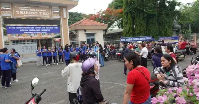 Sáng 1.6, hơn 151.000 học sinh TP.HCM bước vào kỳ thi tuyển sinh lớp 10
