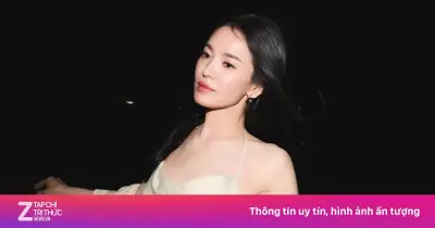 Song Hye Kyo gợi cảm với váy hở lưng tại sự kiện Paris