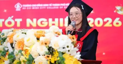 Từ bỏ đại học vì tự ti, nữ sinh đạt thủ khoa cao đẳng với GPA 3,98