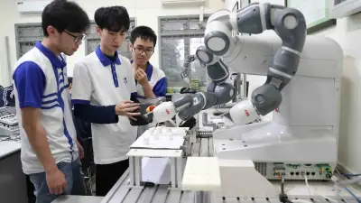 Đột phá giáo dục: Chuyển đổi số, thực học-thực nghiệp, hướng tới tăng trưởng hai con số