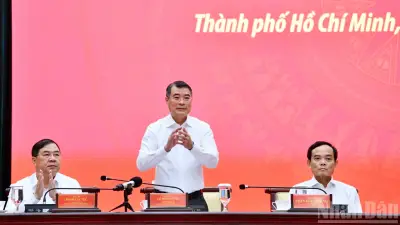 Thủ tướng Lê Minh Hưng làm việc với TP.HCM về tăng trưởng kinh tế năm 2026