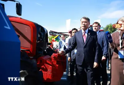 Thủ tướng Lê Minh Hùng thăm triển lãm tiềm năng kinh tế xã hội Tatarstan