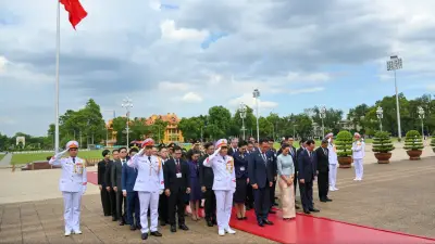 Thủ tướng Thái Lan viếng Lăng Chủ tịch Hồ Chí Minh