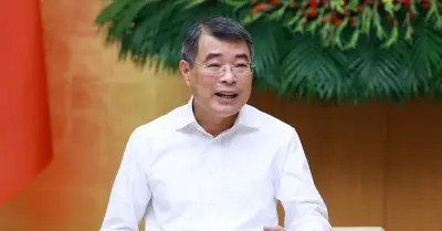 Thủ tướng: Tạm thời giữ ổn định giá dịch vụ y tế, giáo dục nếu cần thiết