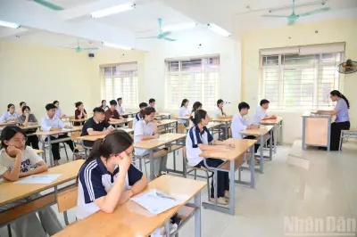 Thứ trưởng Bộ GD-ĐT kiểm tra đột xuất kỳ thi tốt nghiệp THPT 2026 tại Ninh Bình