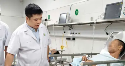 Thanh xà beng dài 1,5m đâm xuyên đùi nam công nhân Phú Thọ