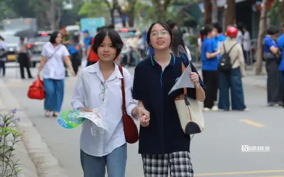 Đề thi Ngữ văn tốt nghiệp THPT 2026 gây bất ngờ, thí sinh Hà Nội trái chiều cảm xúc