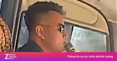 Tài xế vừa lái xe khách vừa hát karaoke bị phạt 5,9 triệu đồng