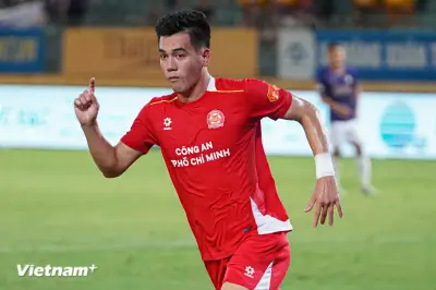 Tiến Linh ghi bàn giúp CA TP.HCM chia điểm với Hà Nội FC