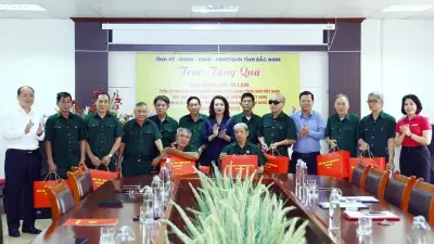 Tặng quà người có công dịp 27/7: hai mức 600.000 và 300.000 đồng