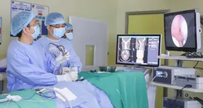 Tập thể thao quá mức, chàng trai 23 tuổi hỏng cột sống