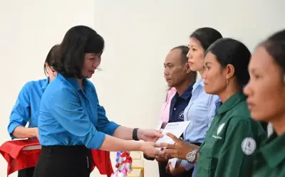 Trao quà hỗ trợ 40 công nhân mắc bệnh hiểm nghèo tại Cao su Bình Long