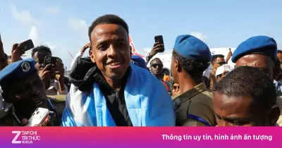 Trọng tài Somalia bị Mỹ trục xuất được đón về như người hùng