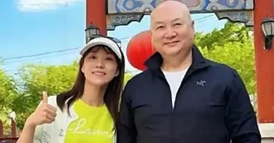 Vợ đại gia vừa mất đường tăng trí, Thủy Vương ổn áo với gái trẻ