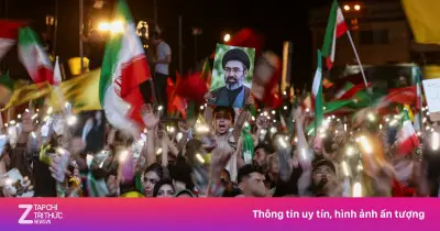 Video người dân Tehran ăn mừng khi tên lửa phóng về phía Israel