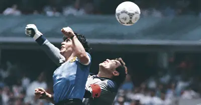 World Cup 1986: Bàn thắng thế kỷ và bàn tay Chúa của Maradona