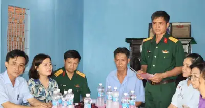 Xã Củ Chi trao quà và sửa chữa nhà cho gia đình chính sách dịp lễ lớn